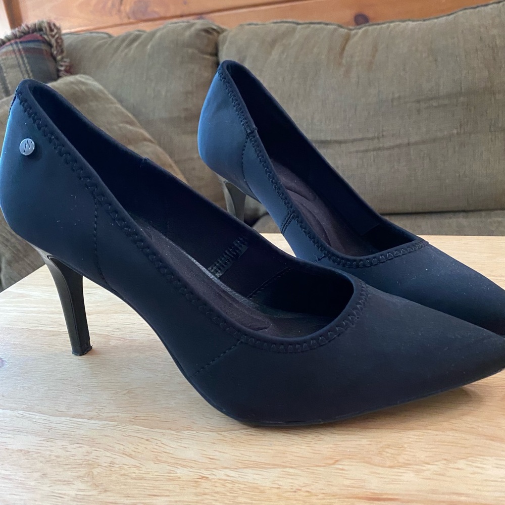 Vera wang pumps good condition
